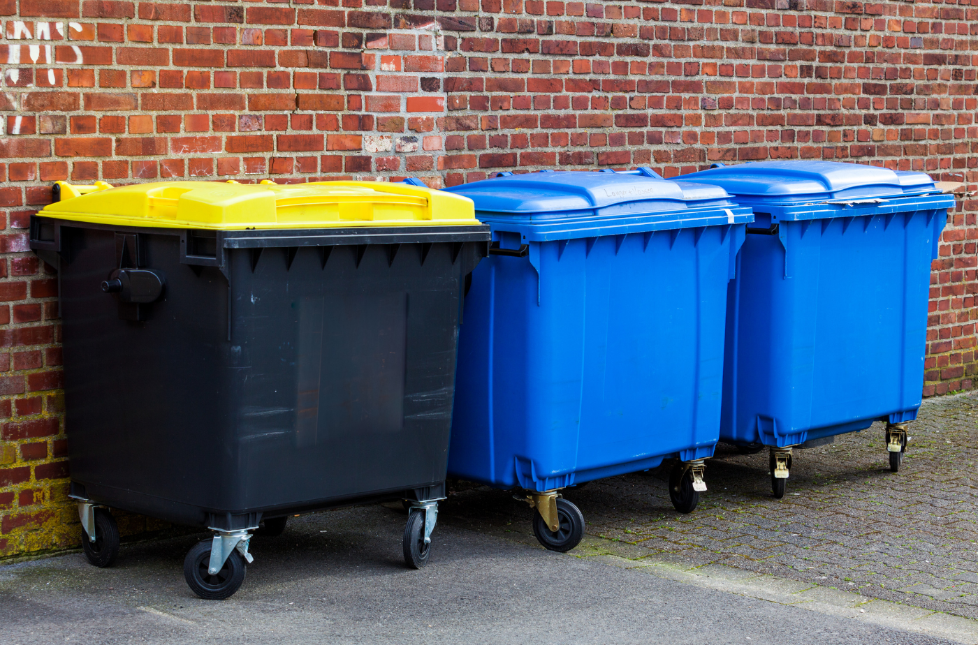 Das für die Abfuhr der Gelben Tonne und Altglas zuständige Unternehmen Knettenbrech und Gurdulic informiert, dass sich die Abholung auch in dieser Woche verzögert. Foto: ewastudio von Getty Images via canva.com