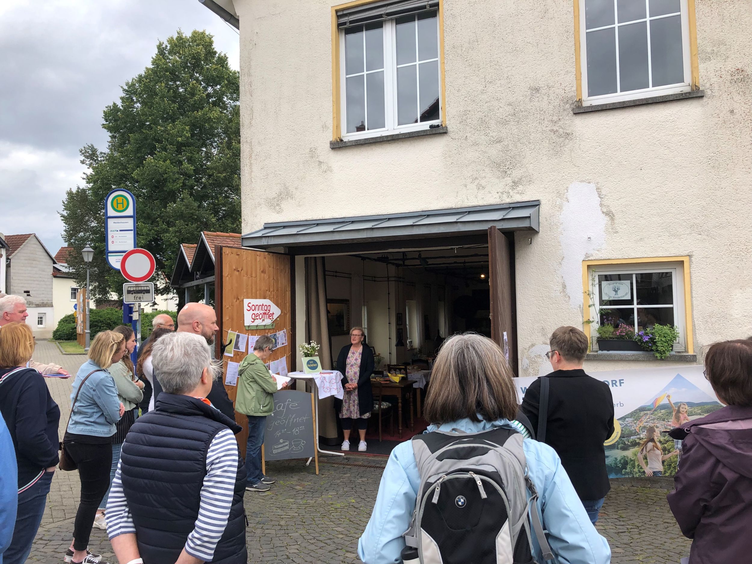 Das Dorfcafé „Heckennest“ ist eines der zahlreichen Projekte in Hüttenberg, das das Engagement der Dorfbevölkerung deutlich macht. Foto: Lahn-Dill-Kreis