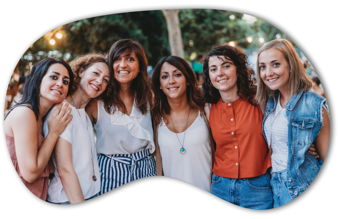 Group photo of six women friends. Fot: FilippoBacci von Getty Images Signature via Canva.com