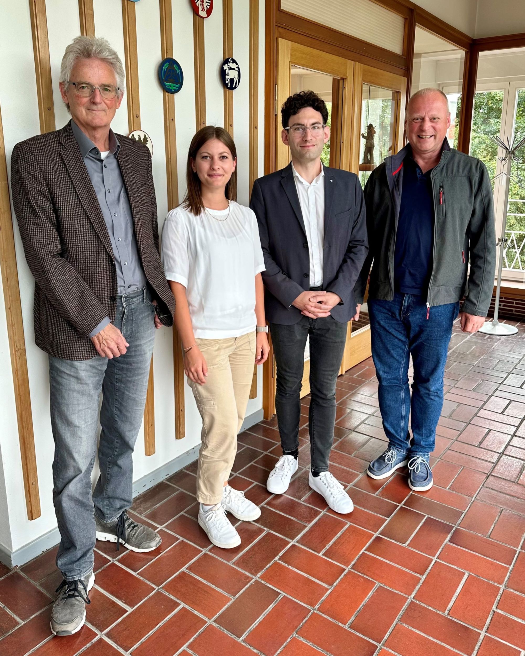 Beim Gespräch zwischen Kreis-Wirtschaftsförderung und Kreishandwerkerschaft Lahn-Dill wurden einige zukunftsorientierte Themen diskutiert. Von links: Prof. Dr. Harald Danne, Kim Marie Stahl, Wirtschaftsförderin Lahn-Dill-Kreis, Sebastian Hoffmanns, Andreas Groß. Foto: Lahn-Dill-Kreis