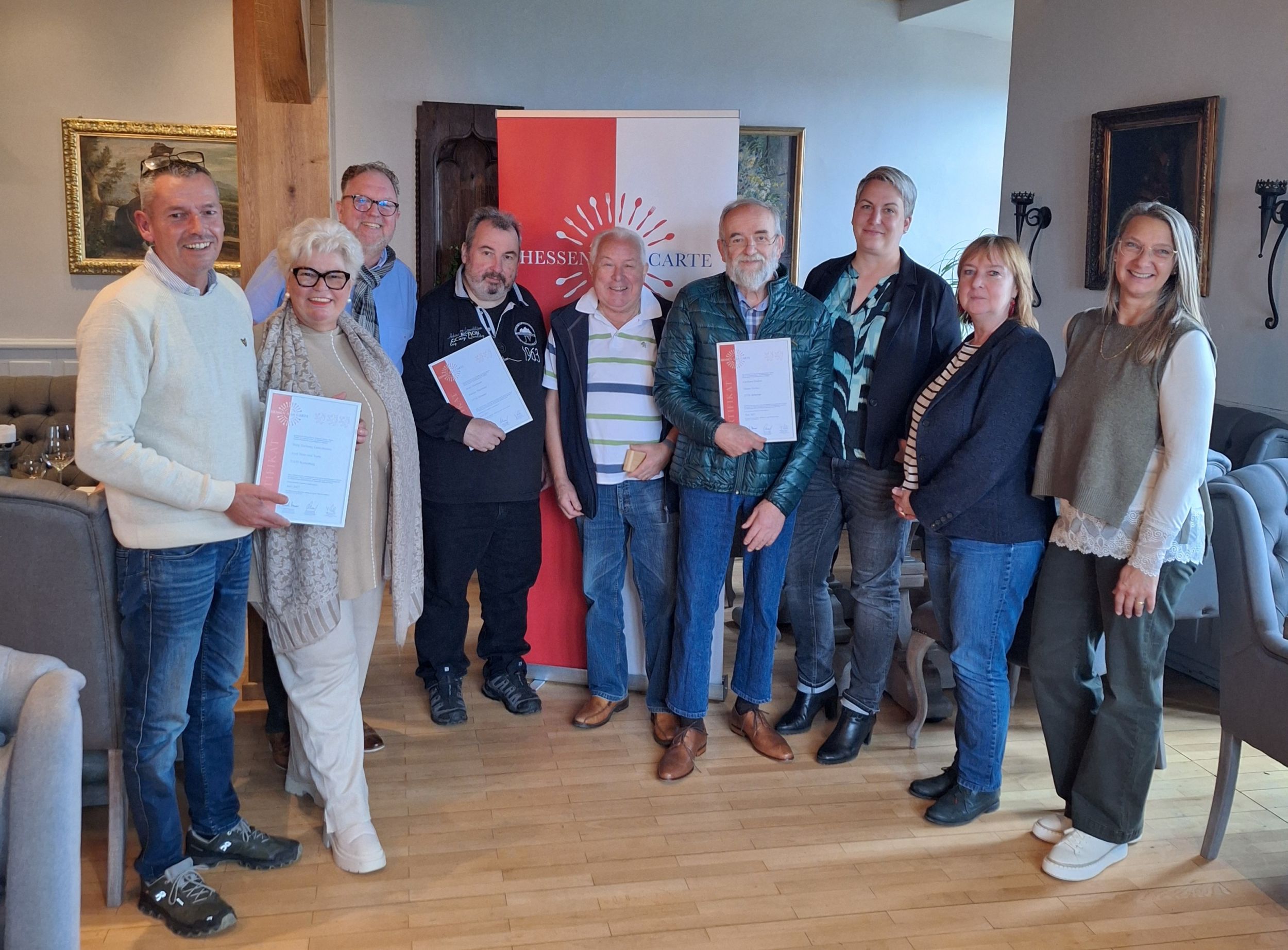 Axel Horn (Gastronomie Burg Gleiberg), Carola Elftmann (DEHOGA Mittelhessen), Michel van Goethem (Hessen á la Carte) Mario und Gerd Thielmann (Hotel Thielmann), Günter Decker (Gasthaus Decker), Julia Hilpisch (Naturpark Lahn-Dill-Bergland), Ulrike Petersen (Lahntal Tourismus Verband e.V), Karin Schanné (Hessen á la Carte)